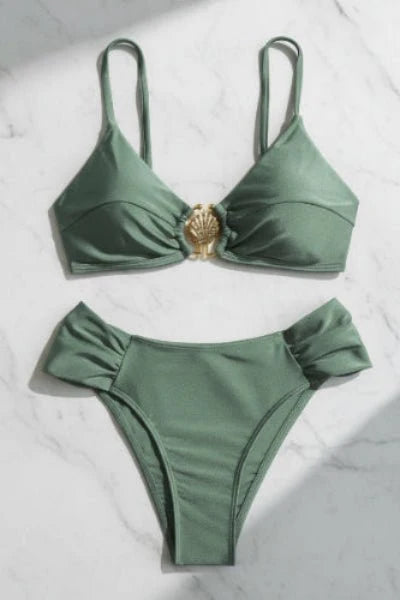 Bikini con Escote Triangular y Adorno Centra Doradol en Concha Ref. 0736 - Marea Bella Swimwear