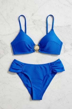 Bikini con Escote Triangular y Adorno Centra Doradol en Concha Ref. 0736 - Marea Bella Swimwear