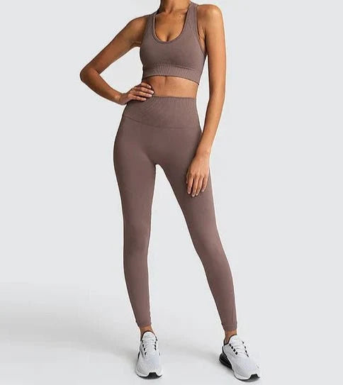 Conjunto Deportivo con Top de Tirantes Anchos y Leggings Ref. 1032 - Marea Bella Swimwear