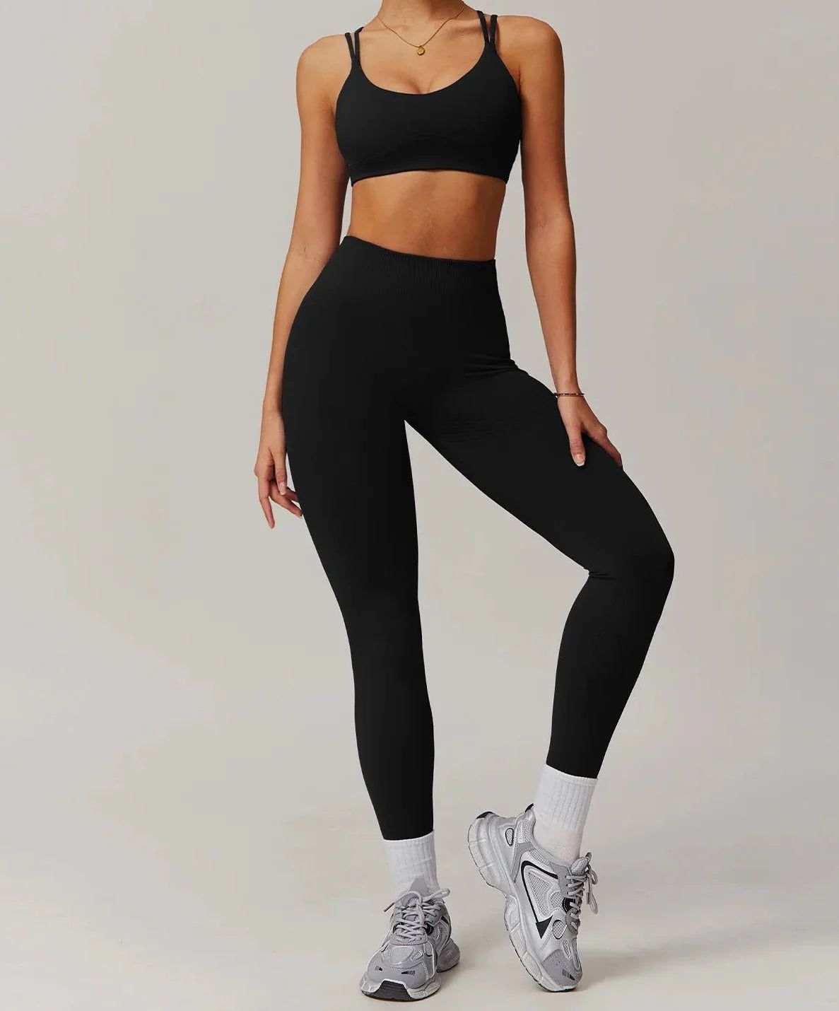 Conjunto Deportivo con Top de Tiras Dobles y Leggings Ref. 1060 - Marea Bella Swimwear