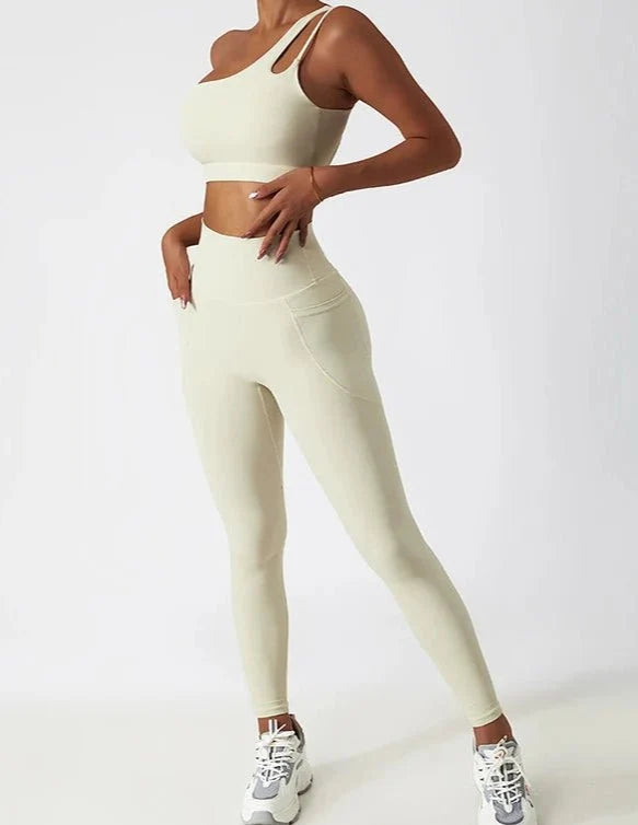 Conjunto Deportivo con Top Un Solo Hombro de Tirantes Dobles y Leggings Ref. 1065 - Marea Bella Swimwear