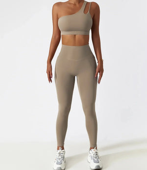 Conjunto Deportivo con Top Un Solo Hombro de Tirantes Dobles y Leggings Ref. 1065 - Marea Bella Swimwear