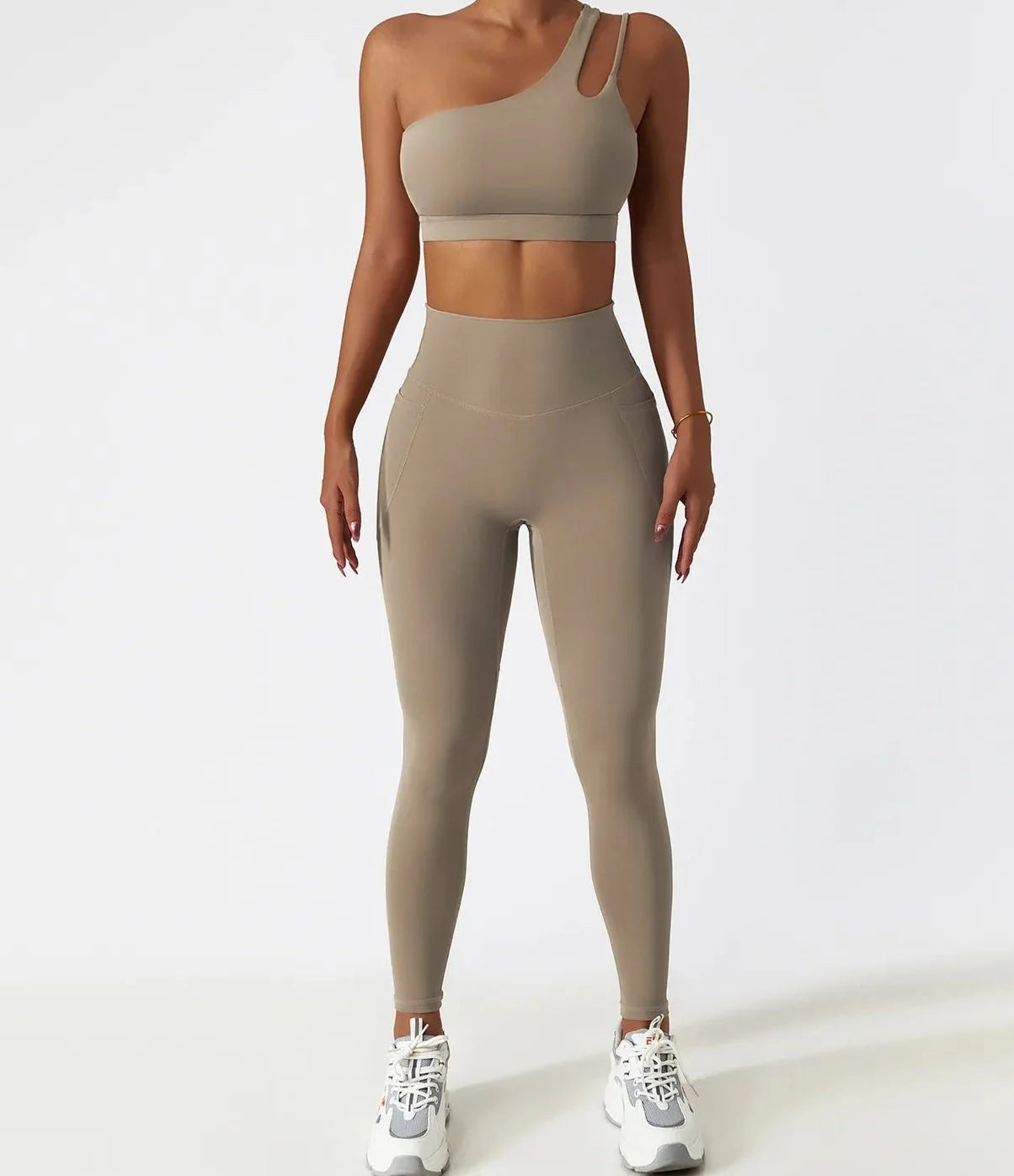 Conjunto Deportivo con Top Un Solo Hombro de Tirantes Dobles y Leggings Ref. 1065 - Marea Bella Swimwear