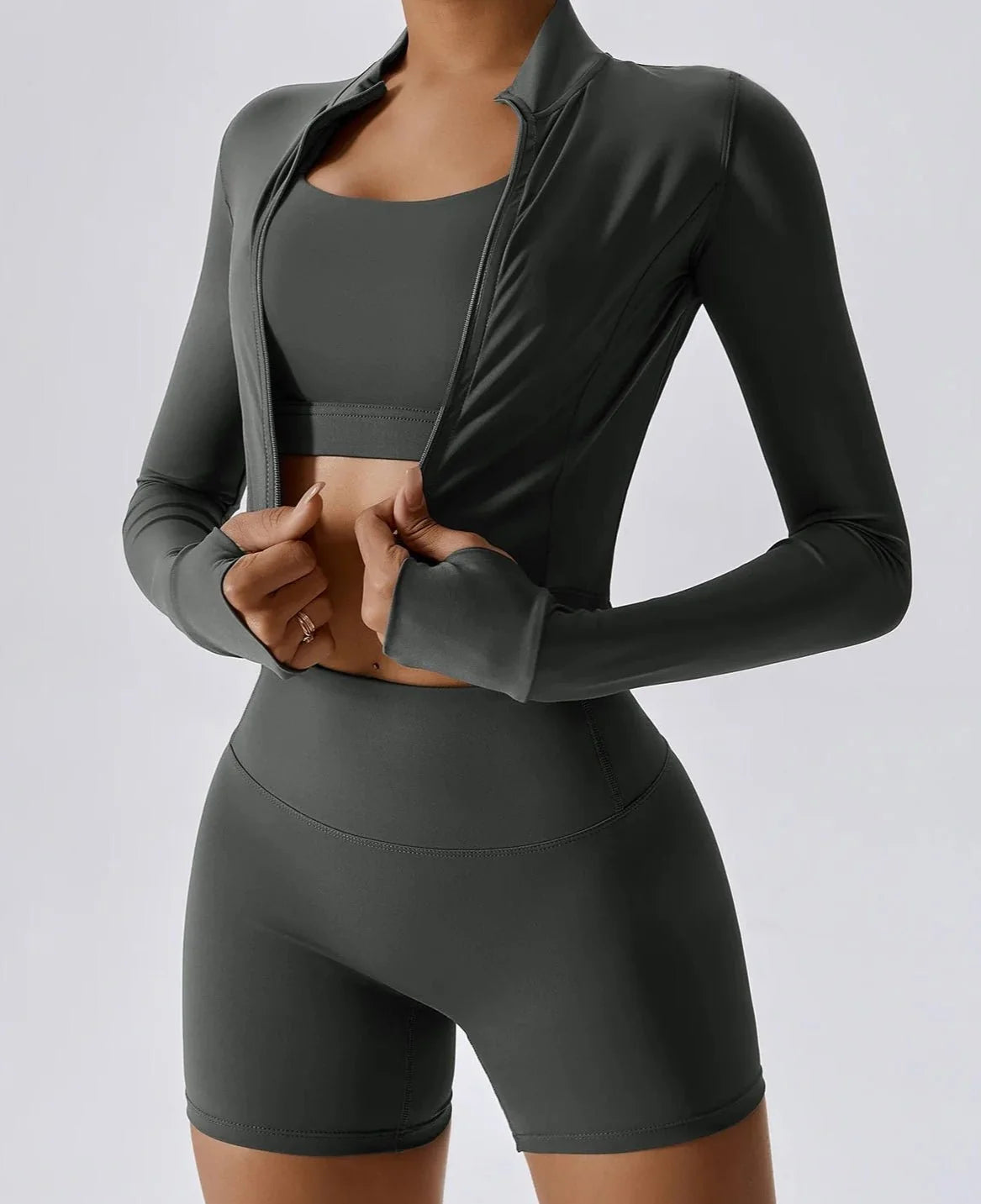 Conjunto Deportivo Liso con Top Chaqueta y Short Ref. 1022 - Marea Bella Swimwear