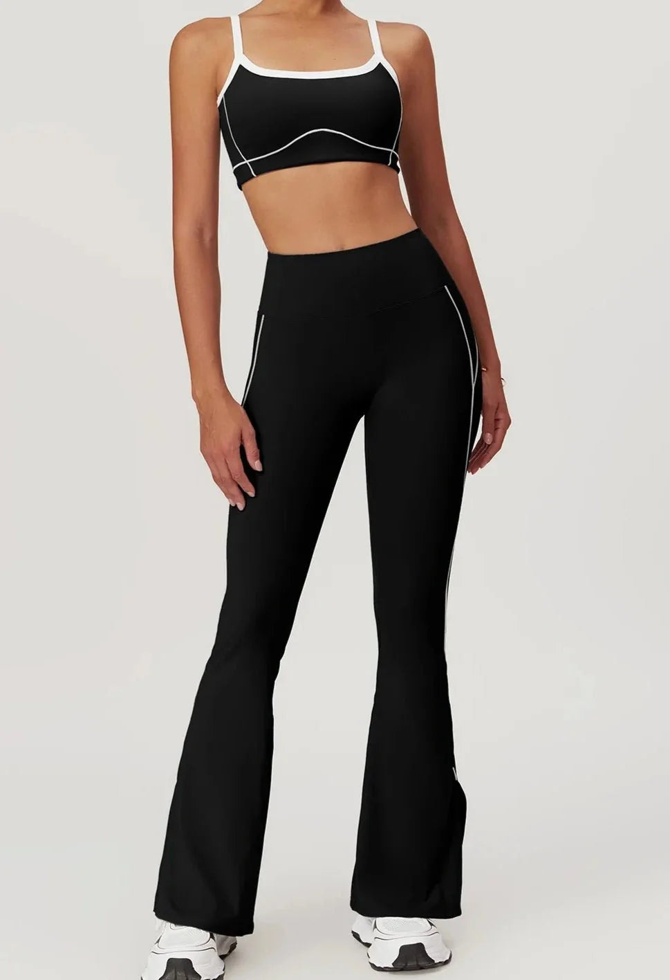 Conjunto Deportivo Top de Tirantes Finos y Leggings Flare Ref. 1049 - Marea Bella Swimwear