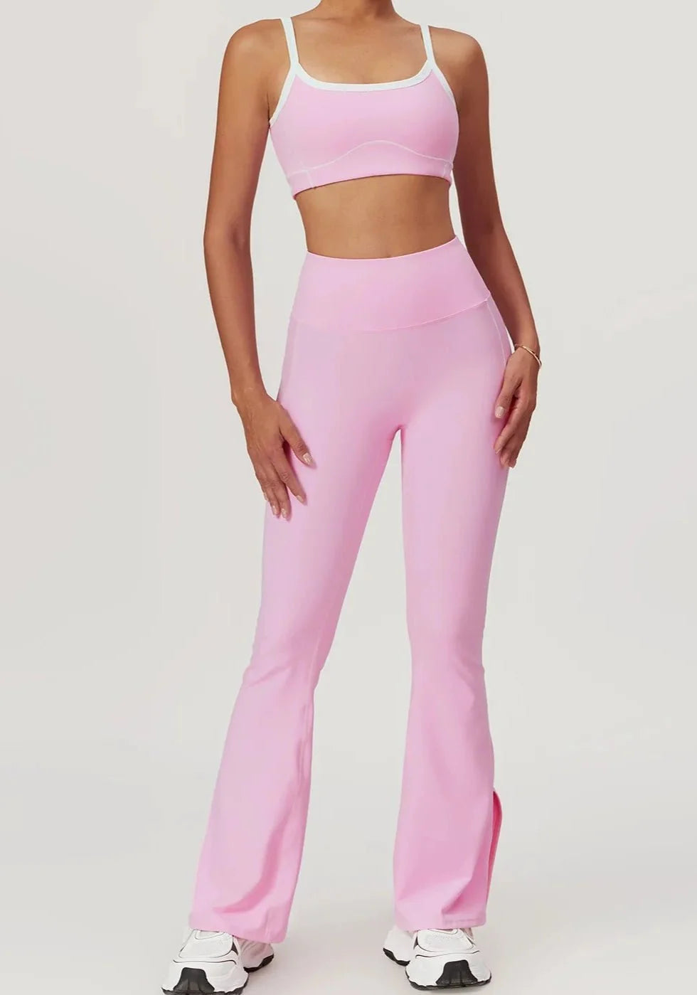 Conjunto Deportivo Top de Tirantes Finos y Leggings Flare Ref. 1049 - Marea Bella Swimwear