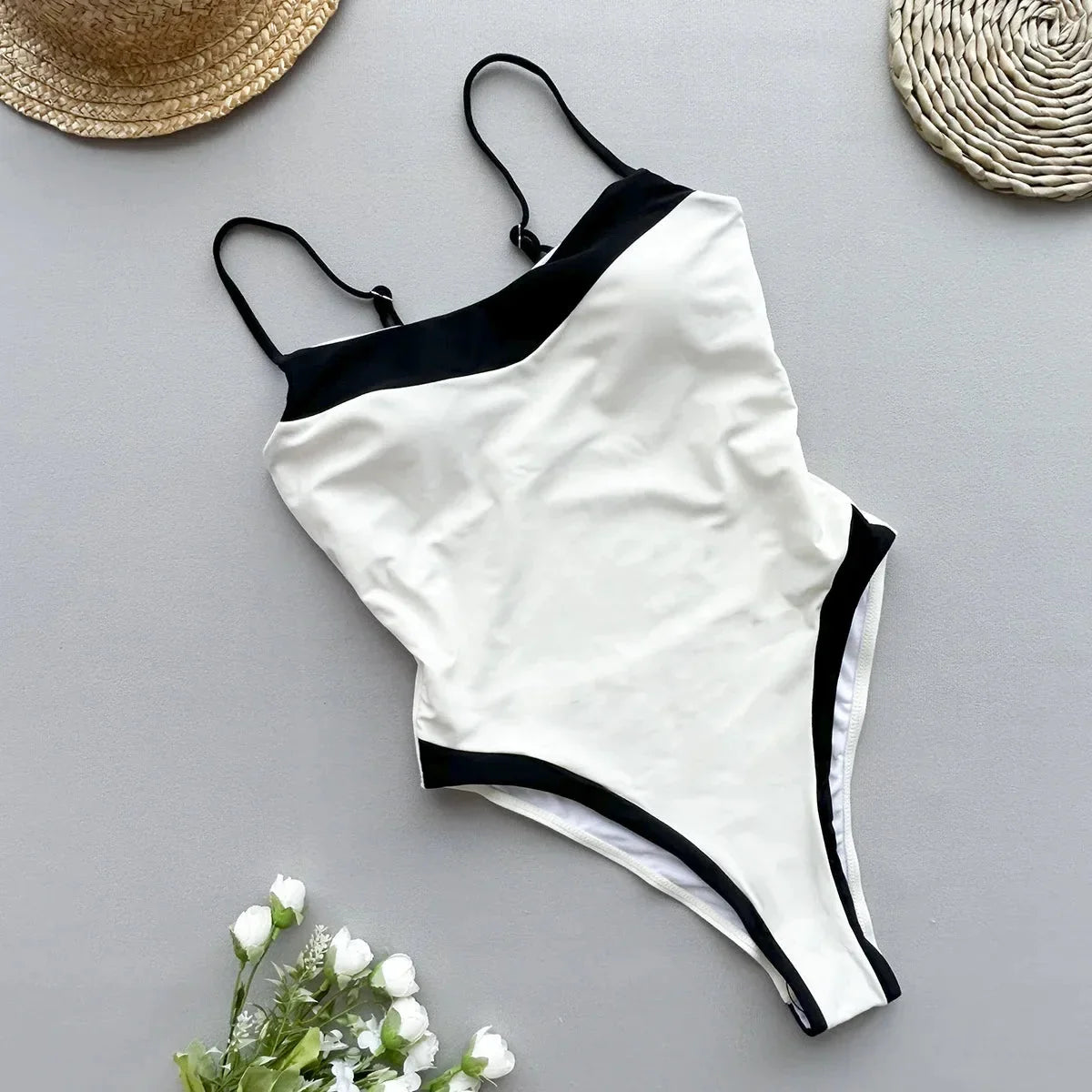 Bañador Bicolor con Recorte Curvo y Tirantes Finos Ref. 0659 - Marea Bella Swimwear