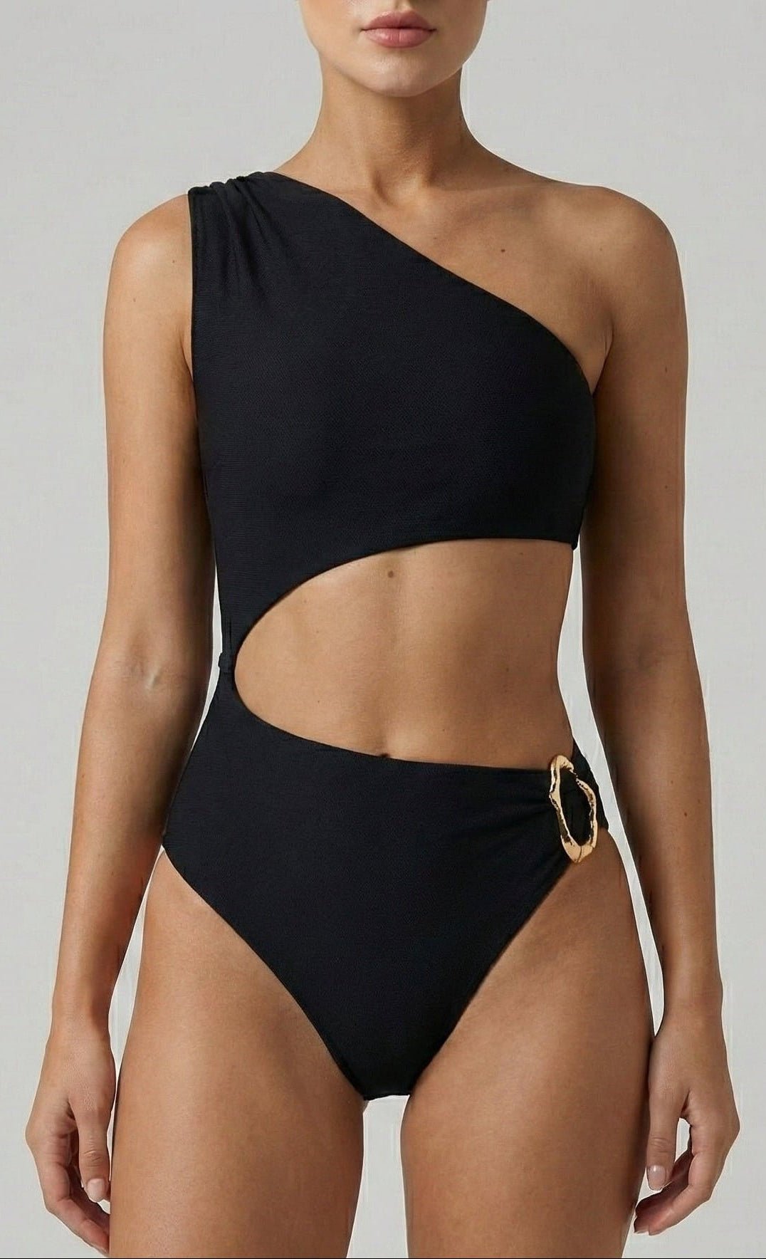 Bañador de Un Solo Hombro con Adorno Dorado Ref. 0773 - Marea Bella Swimwear