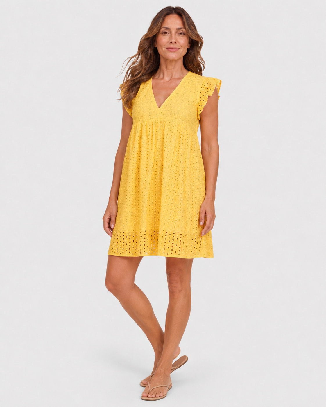 Vestido en Broderie con Escote V y Volantes Ref. 0433 - Marea Bella Swimwear