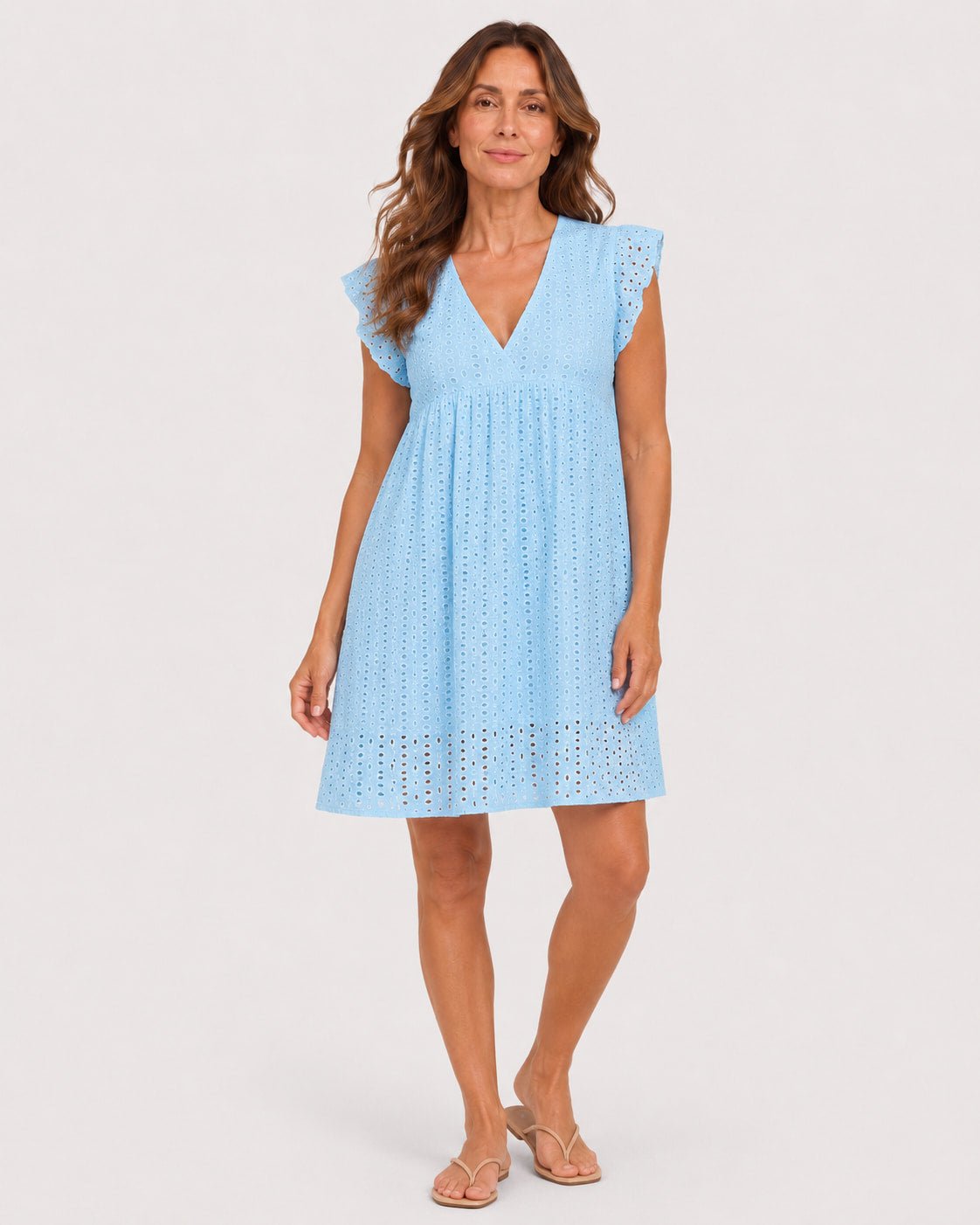 Vestido en Broderie con Escote V y Volantes Ref. 0433 - Marea Bella Swimwear